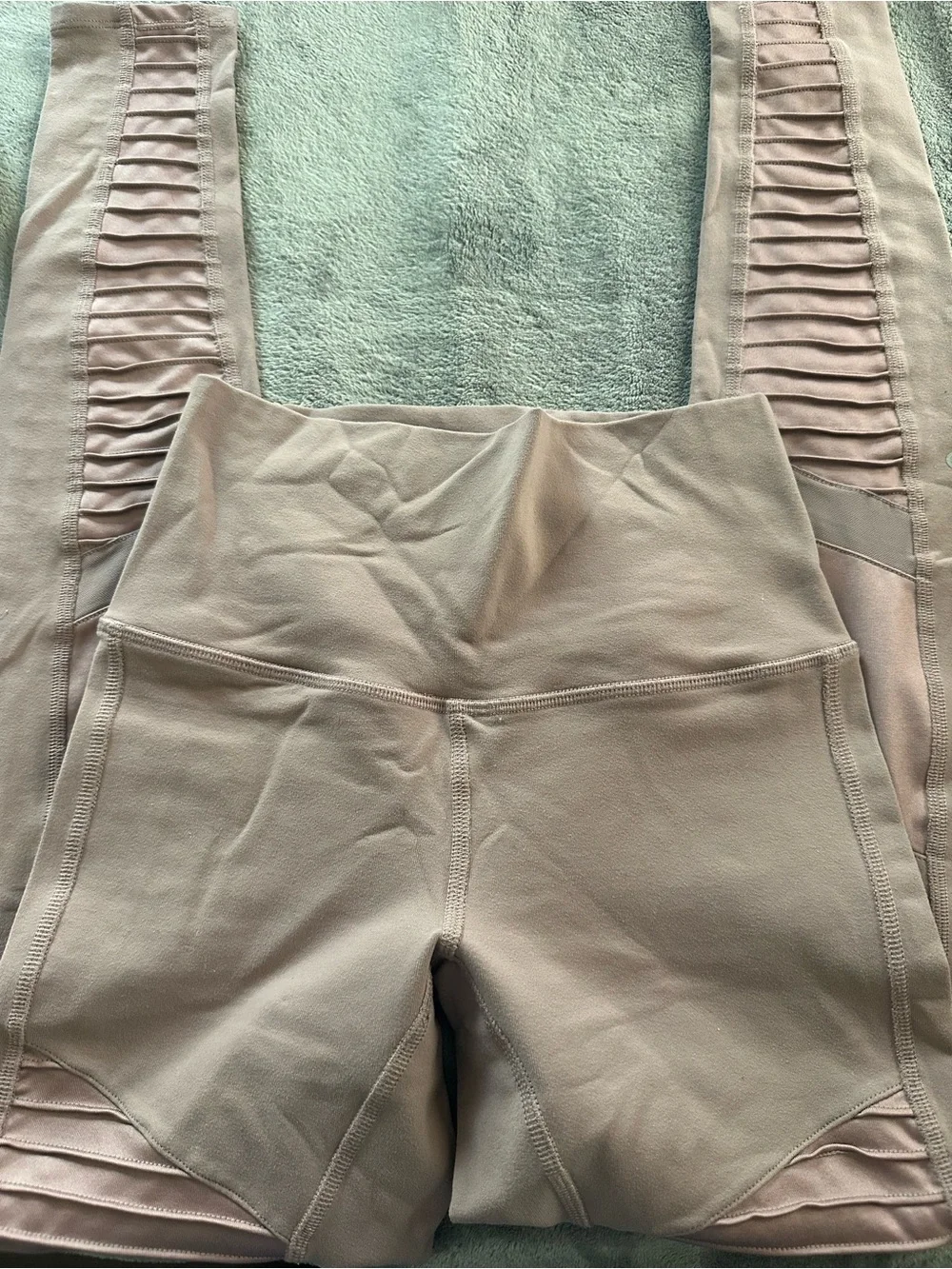 ALO Yoga High-Waist Leggings in Mauve Taupe